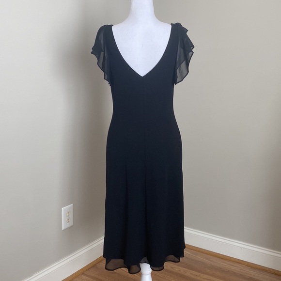 Beautiful Black Dress with V-Neck with Embroidered Floral Detail - Picture 7 of 9